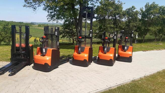 Paleciak elektryczny Toyota BT SWE 200 wózek widłowy