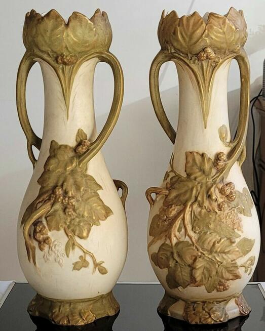 Secesyjna para wazonów Royal Dux pełnoplastyczne pnącza wino