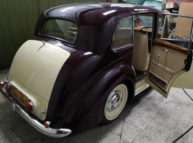 Jaguar Daimler DB18 Consort