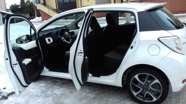 TOYO YARIS 1.33 Trendy by Simple