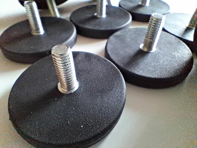 Uchwyt magnetyczny neodymowy w osłonie gumowej do halogenów