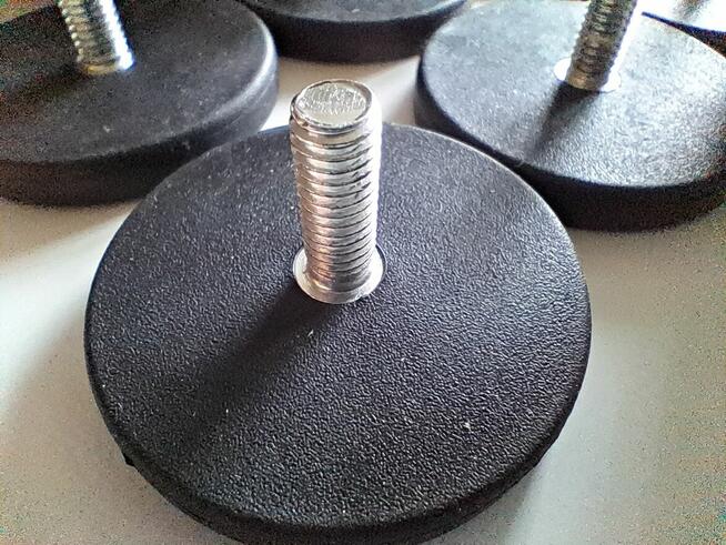 Uchwyt magnetyczny neodymowy w osłonie gumowej do halogenów