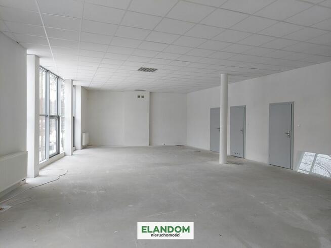 Lokal w centrum Józefowa, duży parking, witryna