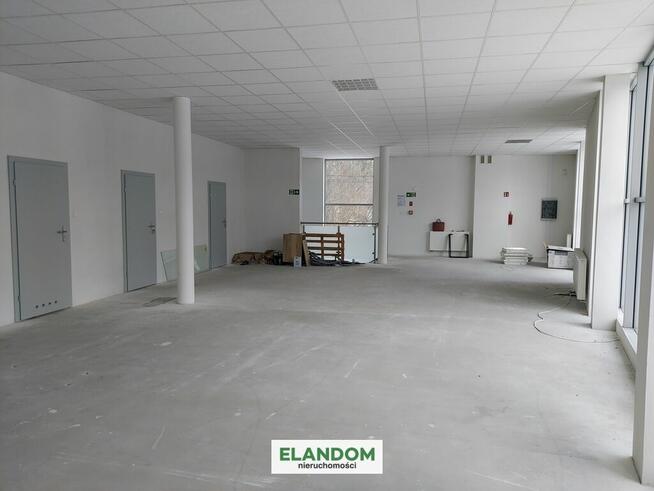 Lokal w centrum Józefowa, duży parking, witryna