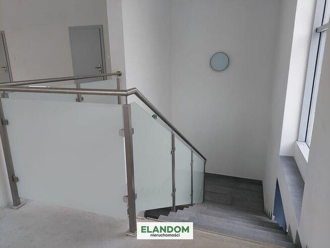 Lokal w centrum Józefowa, duży parking, witryna