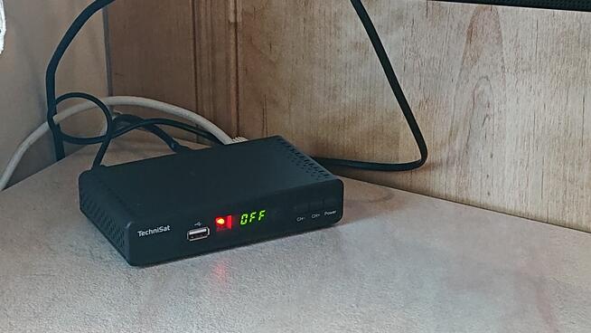 Telewizor LED LG 19LS4R z dekoderm + uchwyt naścien