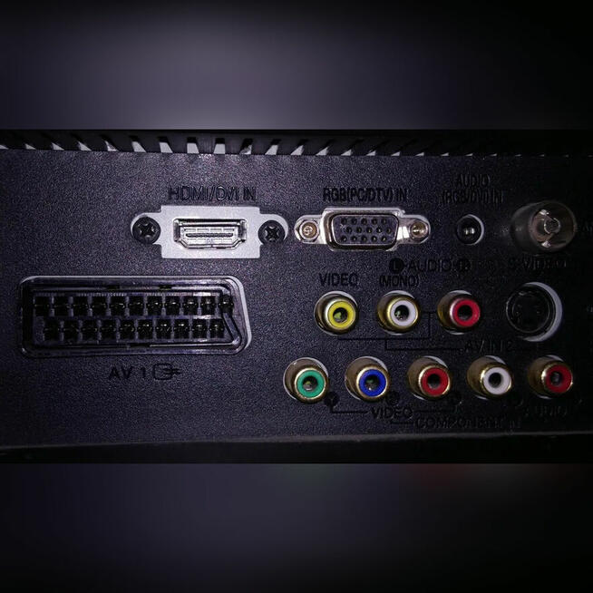 Telewizor LED LG 19LS4R z dekoderm + uchwyt naścien