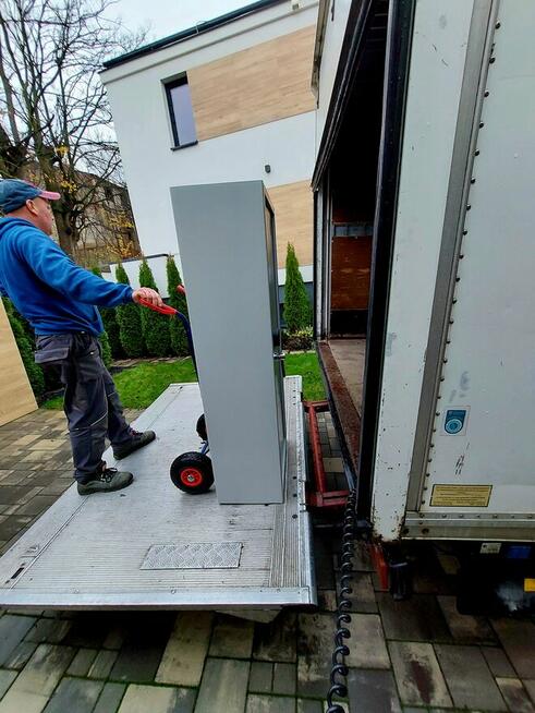 OSTROŁĘKA KOMPLEKSOWE PRZEPROWADZKI I TRANSPORT