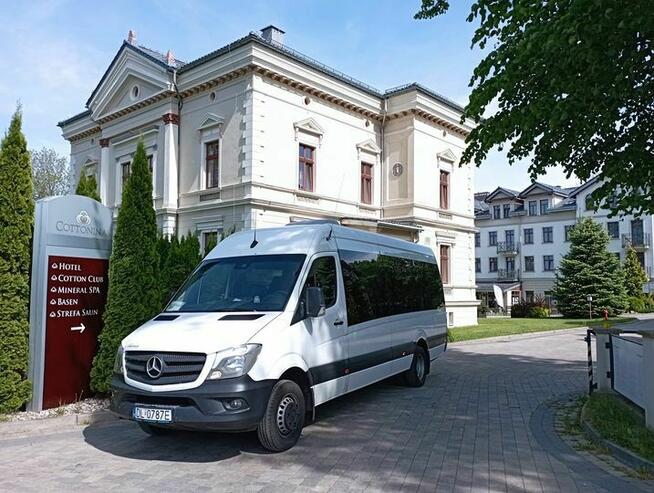 Przewóz osób wynajem busa 20 miejsc