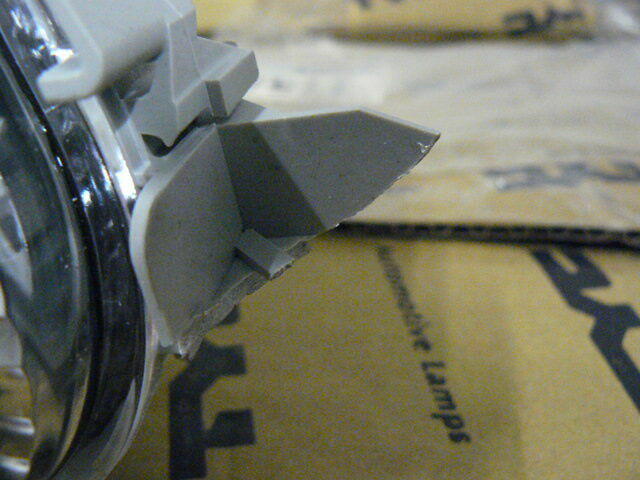 Mercedes W 168 dwa nowe reflektory, uszkodzone 1 mocowanie