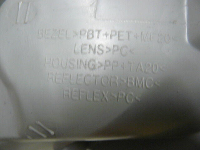 Mercedes W 168 dwa nowe reflektory, uszkodzone 1 mocowanie