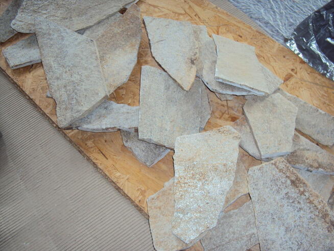 Kamien łamany-łupany