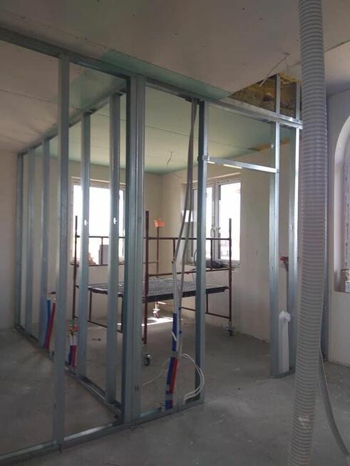 Ocieplanie i zabudowa poddaszy, montaż sufitów podwieszanych