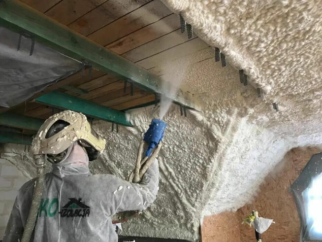 Ocieplenia natryskowe Pianką, izolacje poddasza, Piana PUR