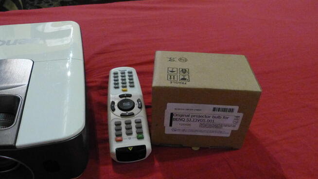 Projektor BENQ 711 z dodatkowym osprzętem