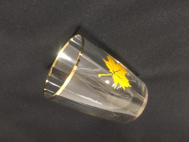 PRL stara szklanka Żółty liść