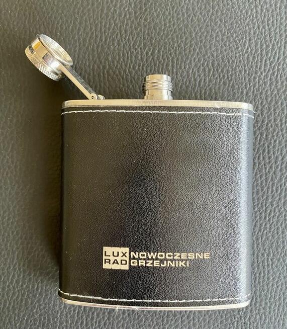 Piersiówka stalowa w skórze 6 oz NOWA