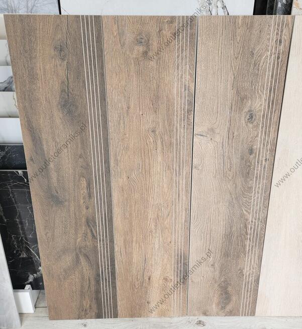 Stopnica drewnopodobna na schody 120x30 Guardian brown
