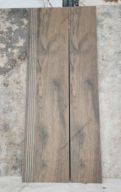Stopnica na schody 120x30 drewnopodobna Guardian gat.1