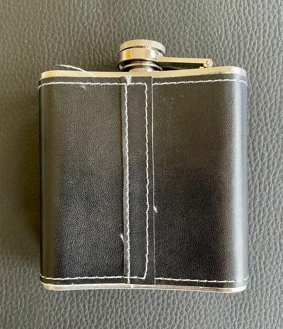 Piersiówka stalowa w skórze 6 oz NOWA