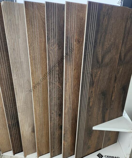 Stopnica na schody 120x30 drewnopodobna Guardian gat.1