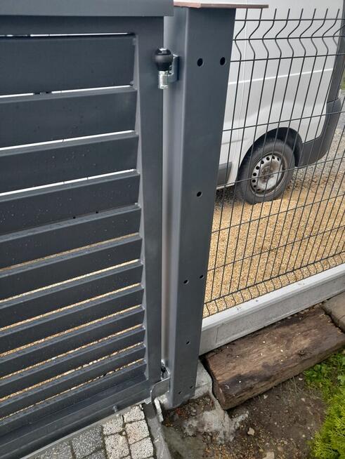 Brama przesuwna żaluzjowa, brama przesuwna, nowoczesna brama