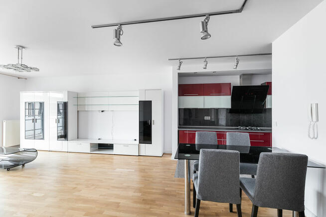 2 pokojowe, balkon, garaż obok PKP Włochy