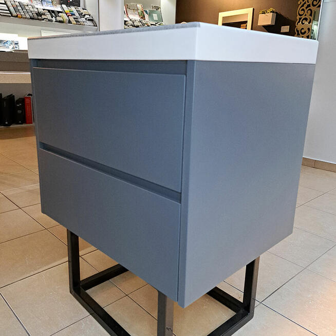 Szafka łazienkowa z owalną umywalką zintegrowaną z blatem