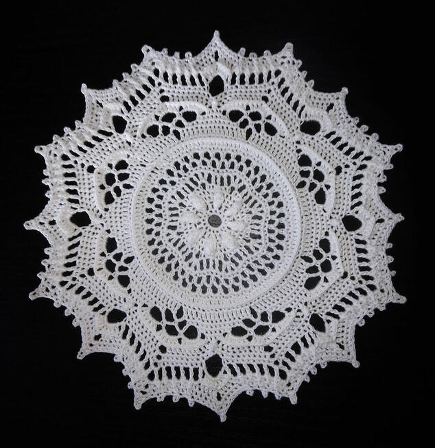 Serwetka nr. 26 mandala szydełkowa 3D (17 cm)