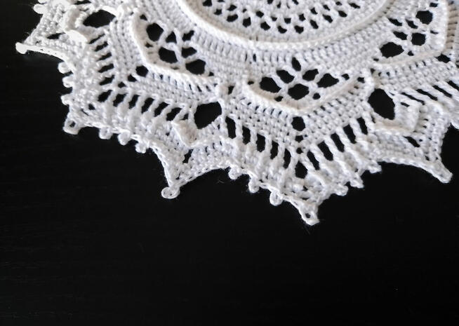 Serwetka nr. 26 mandala szydełkowa 3D (17 cm)