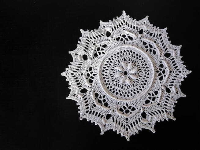 Serwetka nr. 26 mandala szydełkowa 3D (17 cm)