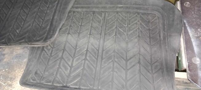 Dywaniki gumowe do Auta na tył.