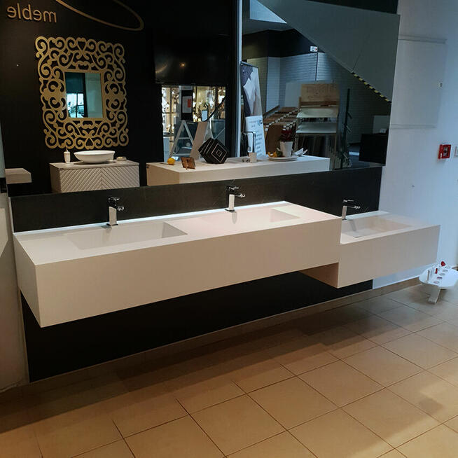 Umywalka trójstanowiskowa wykonana z kompozytu mineralnego