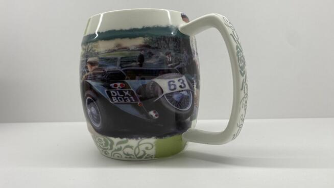 Kubek ceramiczny solidny z klasycznymi samochodami