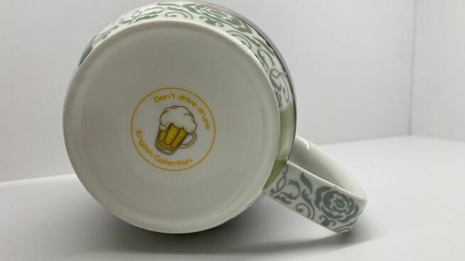 Kubek ceramiczny solidny z klasycznymi samochodami