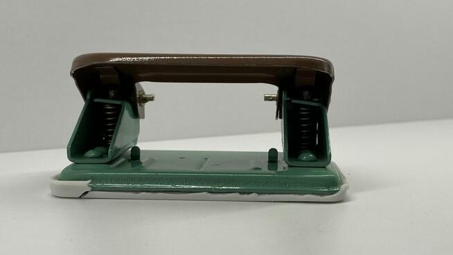 Dziurkacz do kartek z epoki PRL / Kult i tradycja