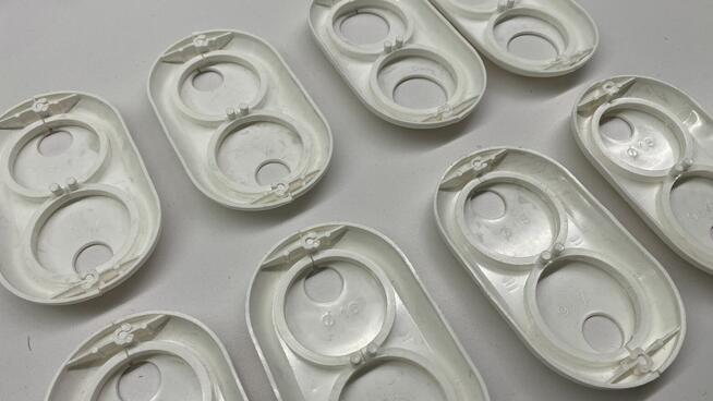 Rozety osłonki maskujące podwójne białe do rur 16 i 28 mm (8