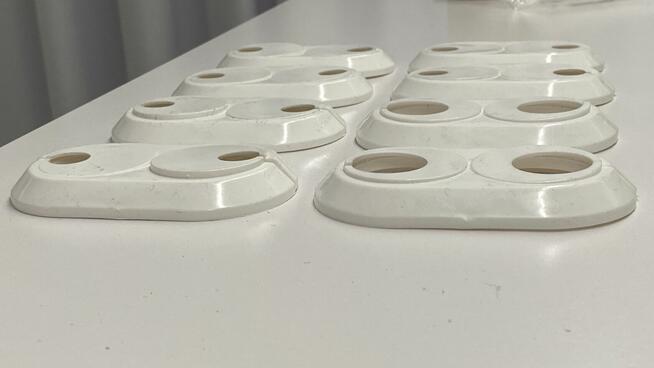 Rozety osłonki maskujące podwójne białe do rur 16 i 28 mm (8