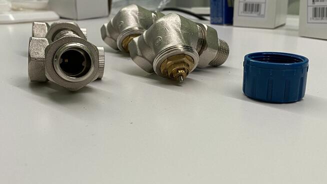 Głowica termostatyczna COMAP W5 3880371116 x2 i zawory termo