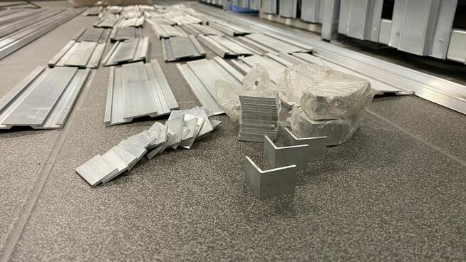 Listwa cokołowa przypodłogowa aluminiowa zlicowana ze ścianą