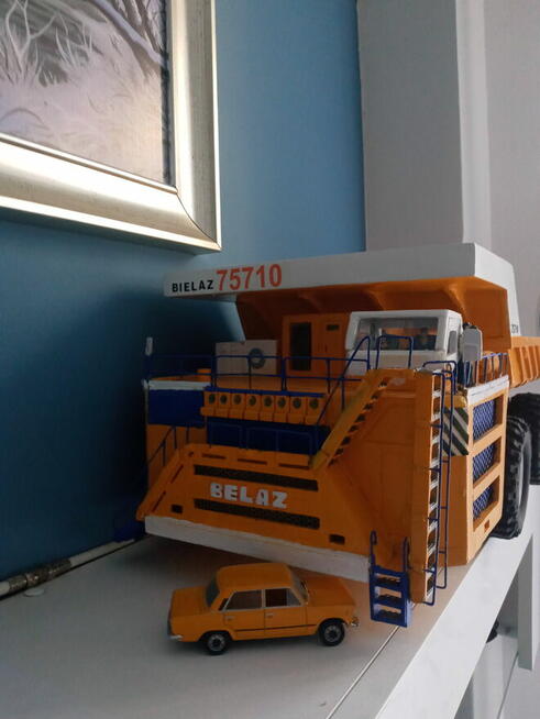 BIELAZ 75710 skala 1/43