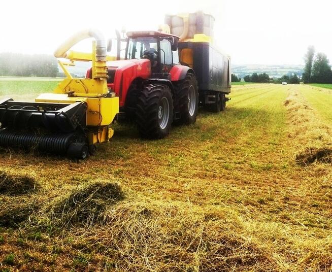 Kombajn mobilny do produkcji agropelletu z biomasy.