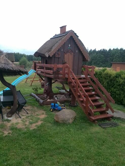 Drewniany domek dla dzieci
