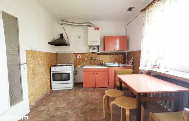 3-pokojowe mieszkanie, I piętro. Działka 552m2.