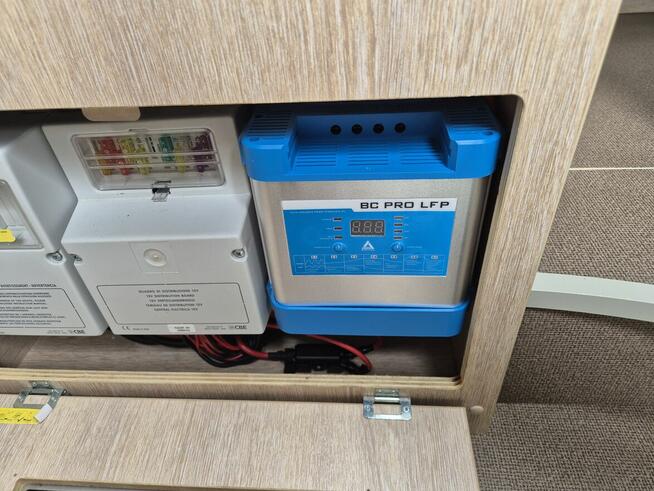 Montaż Solarów Paneli kamper przyczepka kempingowa serwis