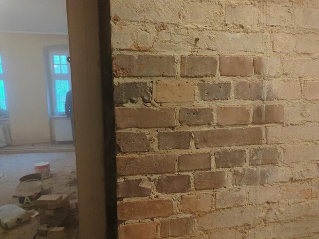 Wyburzenia i rozbiórki/ skuwanie tynków i posadzek