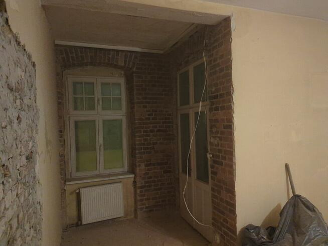 Wyburzenia i rozbiórki/ skuwanie tynków i posadzek