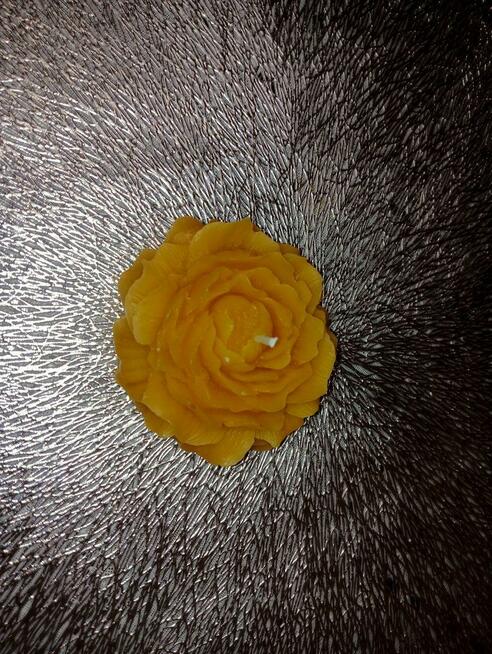 Świece z wosku pszczelego