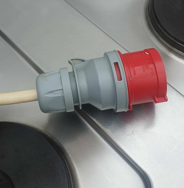 Kuchnia elektryczna z piekarnikiem elektrycznym 99/23/8