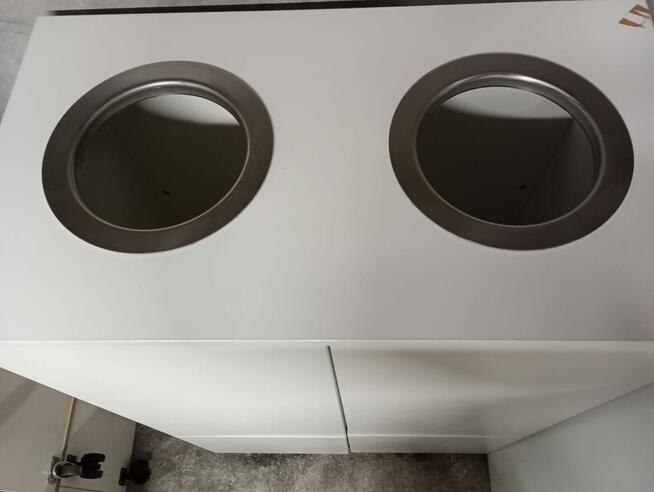 Kosz szafka biała komoda z koszem kosze komody z koszem biur